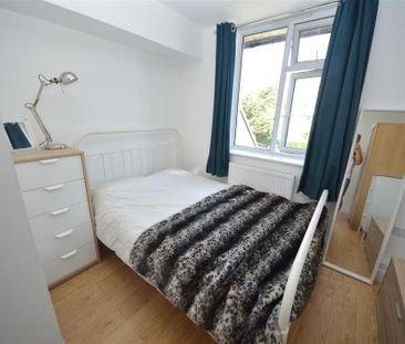 3 bedroom flat to rent - Photo 2