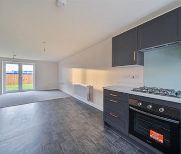 3 bedroom semi-detached house to rent - Photo 5