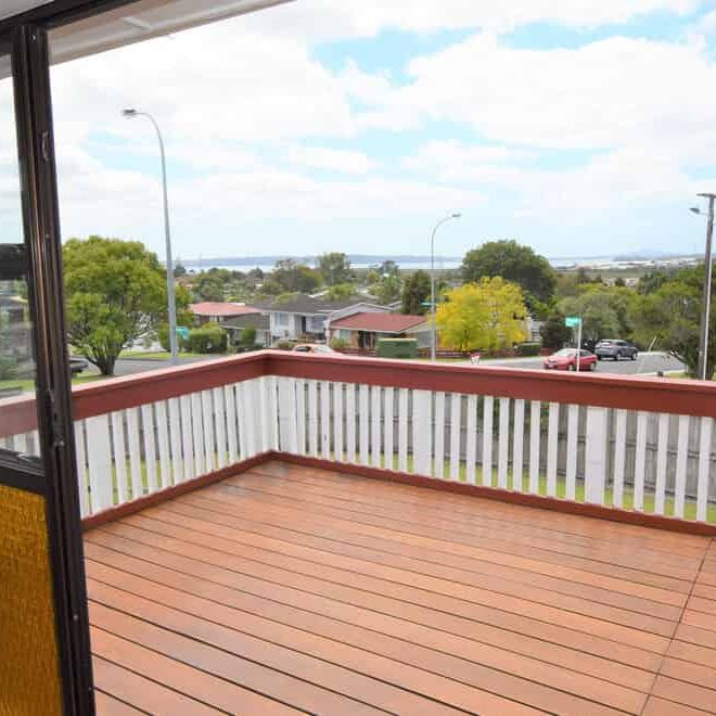 Budget-Friendly Living in Te Atatu South - Photo 1