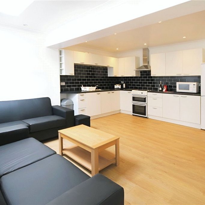 Raymond Crescent, Guildford, Surrey, GU2 7SZ - Photo 1