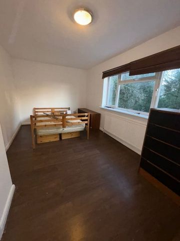 3 Bed Detached House, Addison Road, SE25 - Photo 3