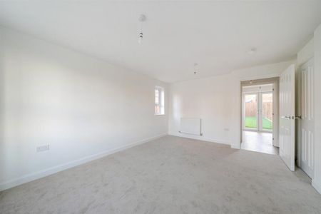 3 bedroom semi-detached house to rent - Photo 2
