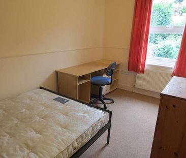 Bedroom Semi Detached House In Winton, BH9 - Photo 4