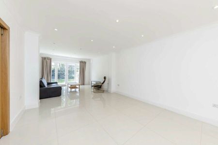 East Close, Ealing, W5 - Photo 2