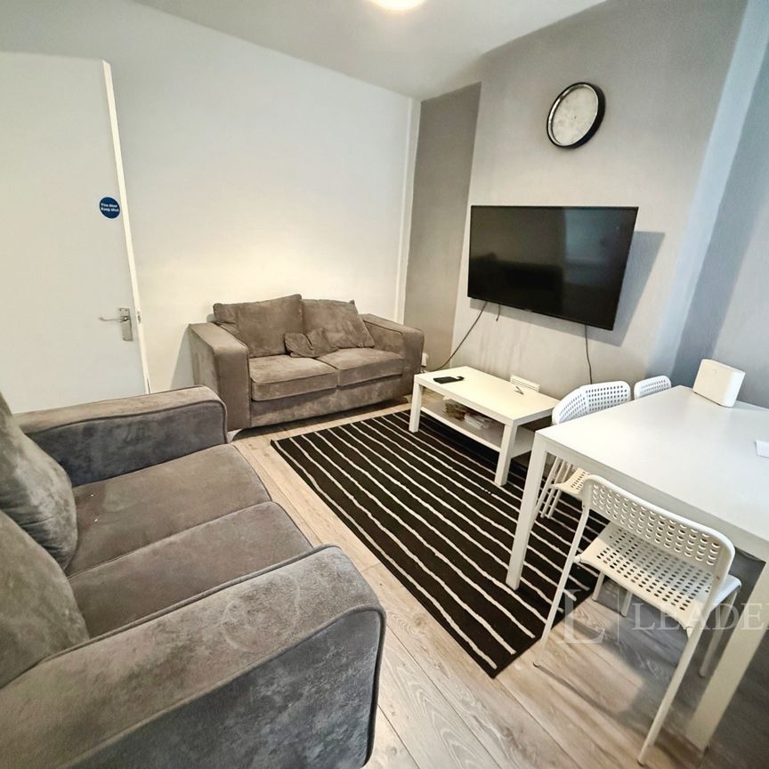 3 bedroom house to rent Clifford Street, WV6 - Photo 1