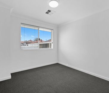 IMMACULATE TOWNHOUSE WITH CONVENIENT LOCATION - Photo 6