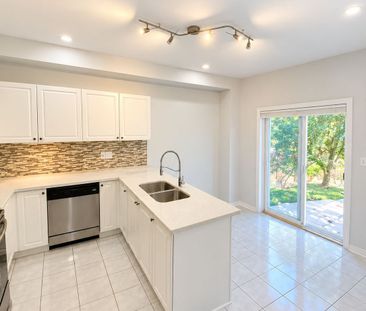 For Lease - 454 Huntington Ridge Drive, Mississauga, Ontario - Photo 3