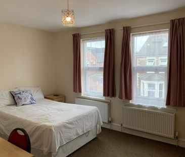 2 Bedrooms in a HMO House - Viewing Highly Recommended - Photo 2