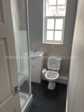 Moss Lane East, Manchester, M14 4PX - Photo 4