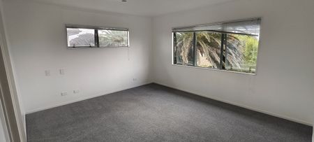 Spacious Family Home in East Tamaki - Photo 3