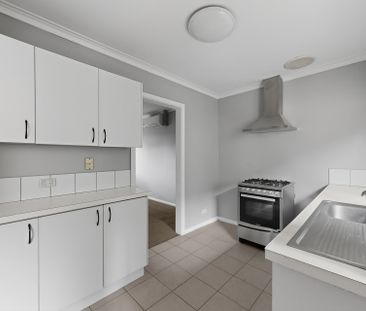 Freshly Updated Unit in Essendon - Photo 6