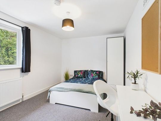 6 bedroom terraced house to rent - Photo 1