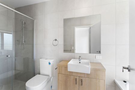 Modern Comfort and Privacy in Quiet Neighbourhood - Photo 2