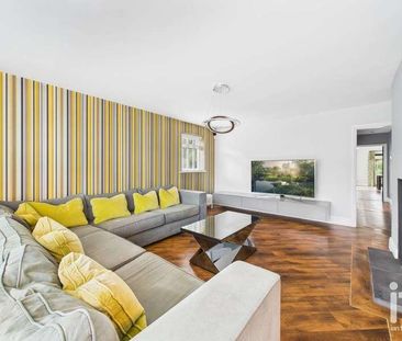 Bowfell Drive, High Lane, Stockport, SK6 - Photo 1