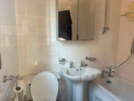 3 bedroom semi-detached house to rent - Photo 4