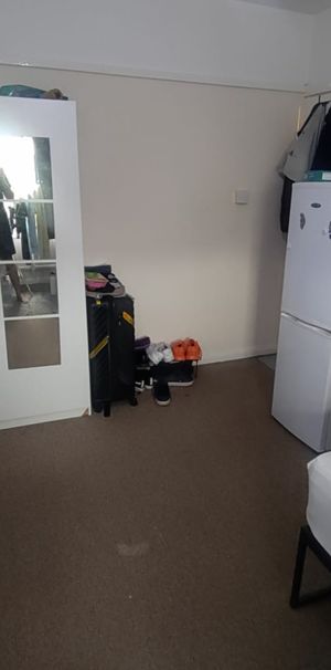 A Stunning Double Room available in Warren Road NW2 7NH - Photo 2
