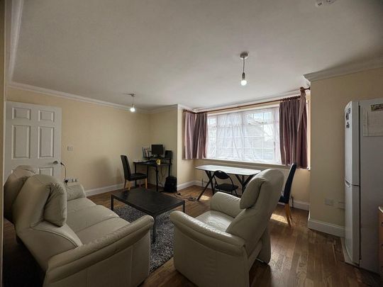 2 bedroom flat to rent - Photo 1