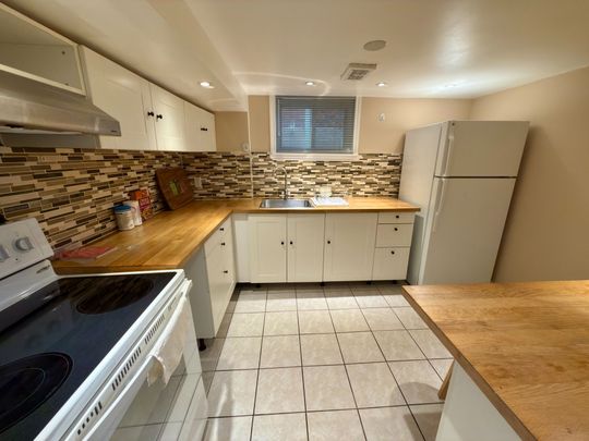 For Lease - 86 Lesmount Avenue Unit# Lower Unit 1, Toronto, Ontario - Photo 1