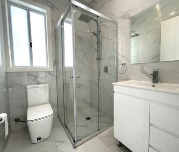 Spacious 4 Bedroom Home - Photo 6