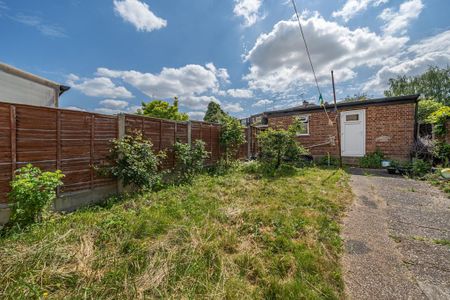 4 bedroom terraced house to rent - Photo 5