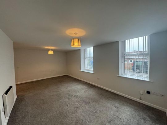 2 bedroom Flat To Let - Photo 1