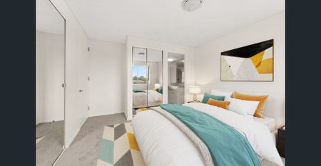 Spacious & Bright 2 Bedroom Apartment in Sought After Bronte Building - Photo 2