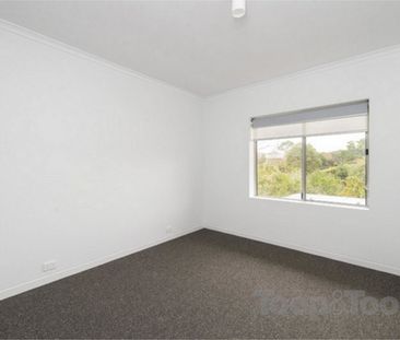 Stunning Apartment in Prime Location - Photo 2