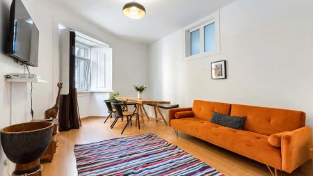 Spacious Apartment in Rua dos Sapadores, Lisboa for 105 m² with 2 bedrooms - Photo 3