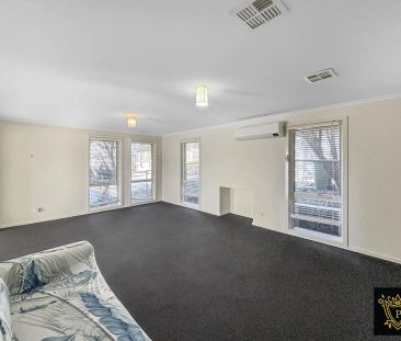 “Stylish Family Home in a Prime Location!!” - Photo 6