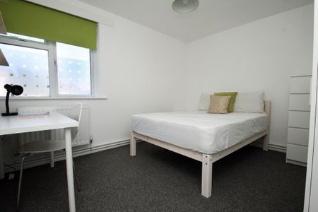 3 bedroom apartment to rent - Photo 5