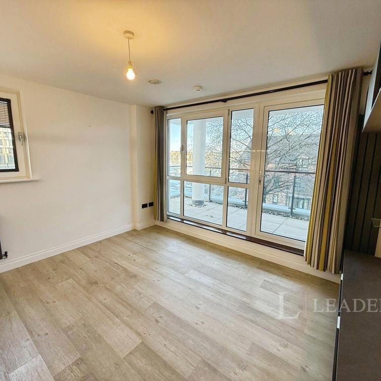 2 bedroom flat to rent - Photo 1