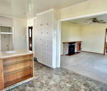 Large 4 Bedroom - Photo 4