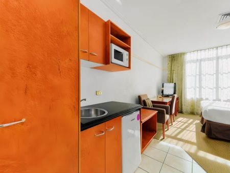 1Bedrooms, 1Bathrooms - Photo 2