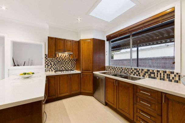 4-Bed 3-Bath 2-Car Garaged Bayside Living in Aspendale - Photo 1