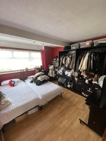 3 Bed Semi-Detached House, Steeplestone Close, N18 - Photo 2