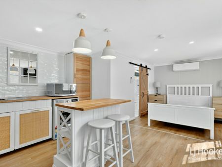 Stylish Studio - FURNISHED OR UNFURNISHED - Power & Water Included - Photo 2