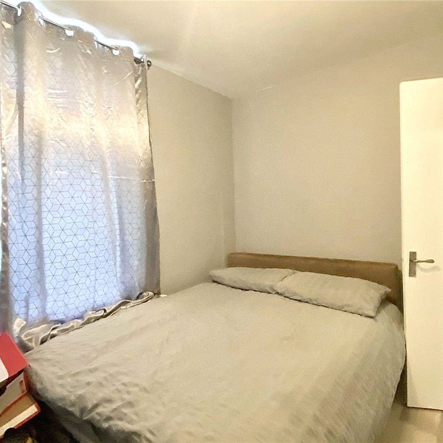 1 bedroom Flat in Zinzan Street, Reading - Photo 1