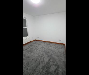 3 Bed Maisonette, London, E13 - Photo 6