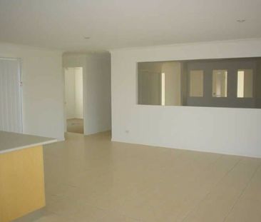 QUALITY 4 BEDROOM HOME IN ALEXANDER RIDGE ESTATE - Photo 2