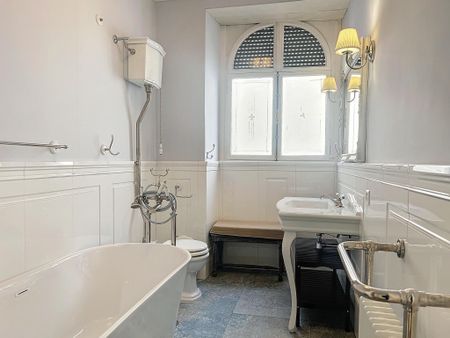 Luxury apartment (partly furnished) with garden. Rare object - Photo 2