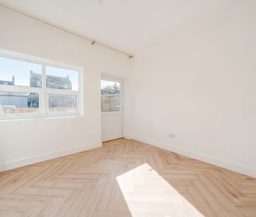 2 bedroom ground flat to rent - Photo 2