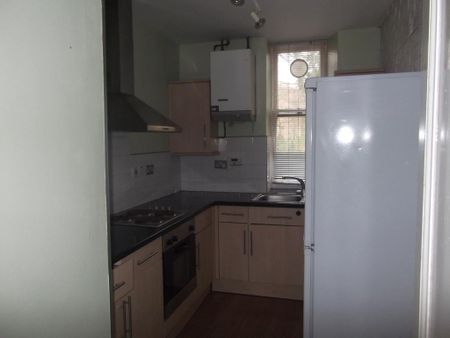2 bedroom flat to rent - Photo 3