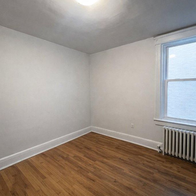 4½ Apartment Available - A louer • For Rent - Photo 1