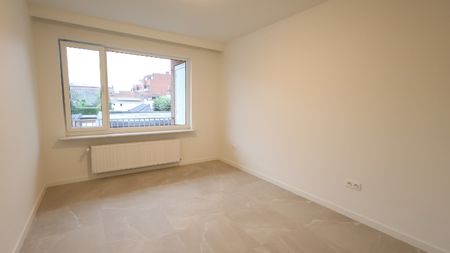 Gerenoveerd appartement met twee slaapkamers in het centrum van Roeselare - Foto 4