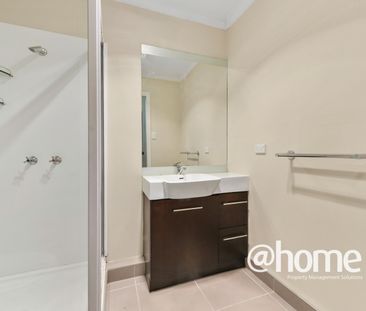 Bright Bedsit on Boland - Photo 4