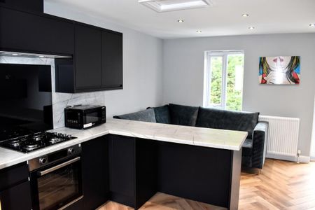 1 bedroom in a house share to rent - Photo 3