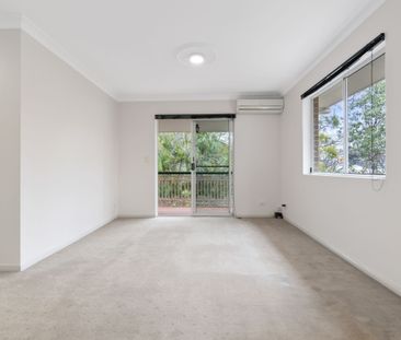 BRIGHT, LIGHT AND AIRY! - Photo 6