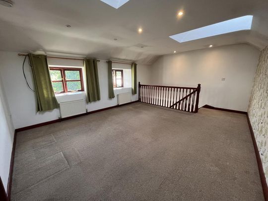2 bedroom barn conversion to rent - Photo 1
