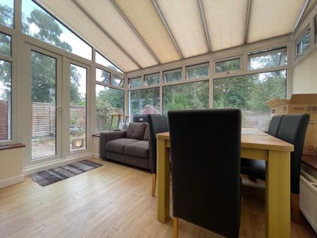 1 bedroom in a house share to rent - Photo 2