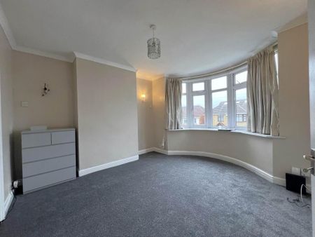 4 bedroom semi-detached house to rent - Photo 2